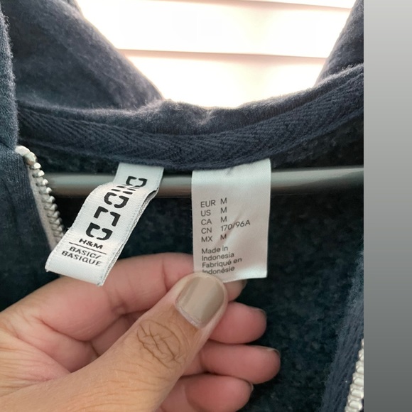 H&M zip up Hoodie - Picture 2 of 2